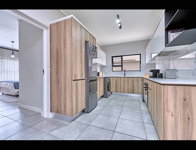 3 BEDROOM APARTMENT FOR SALE IN WATERFALL